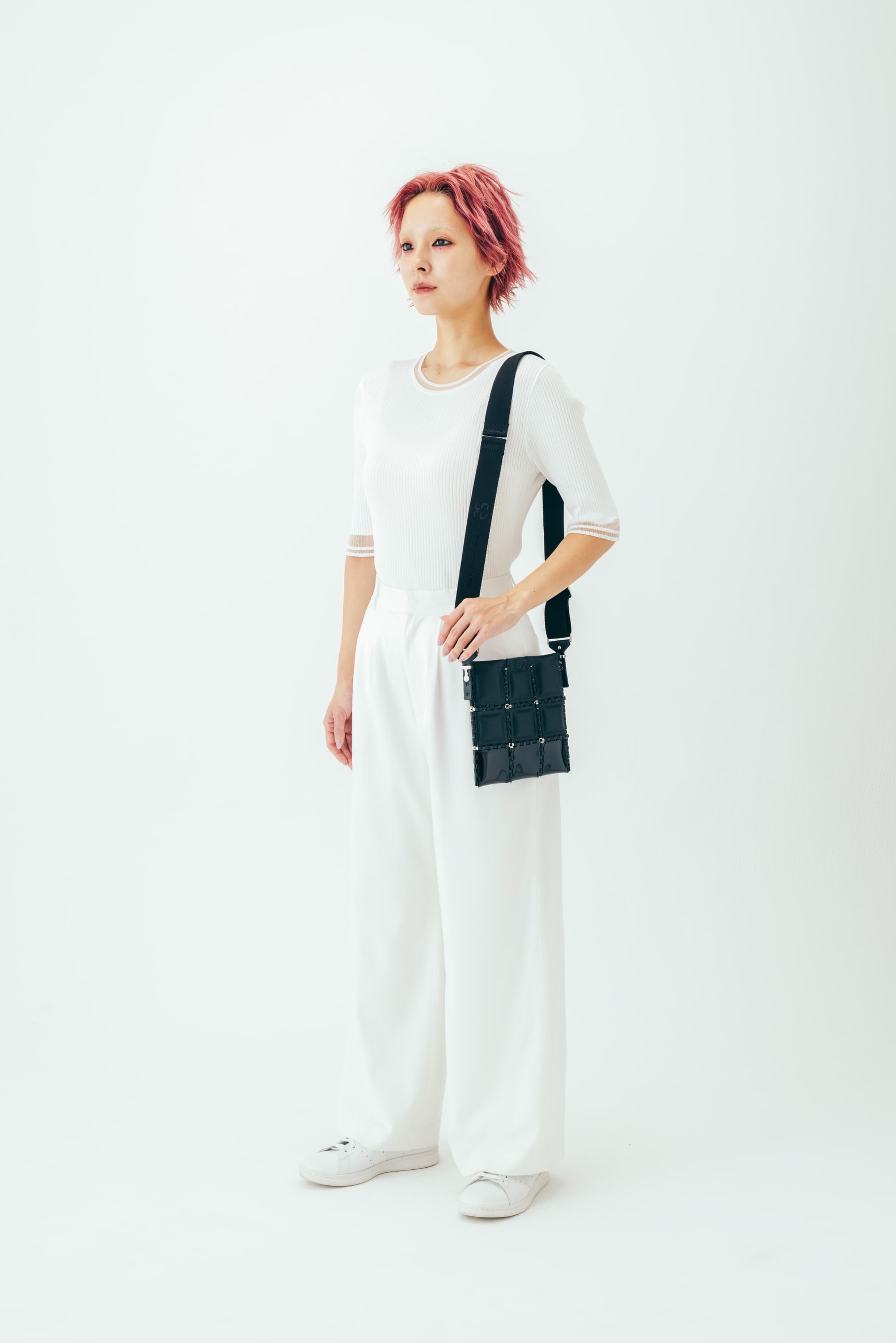 LINE GRID S (Black)