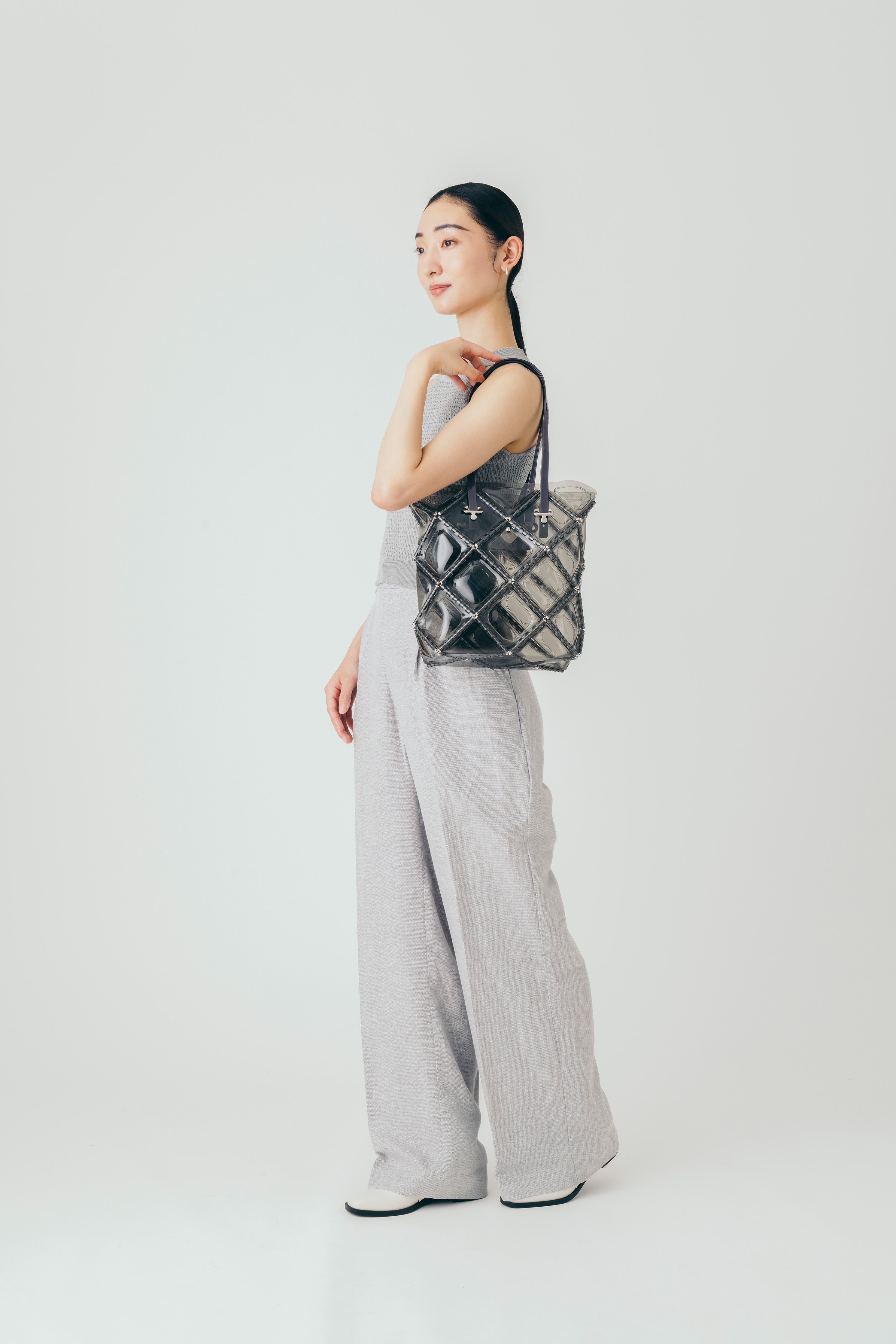 DAY (Light gray)