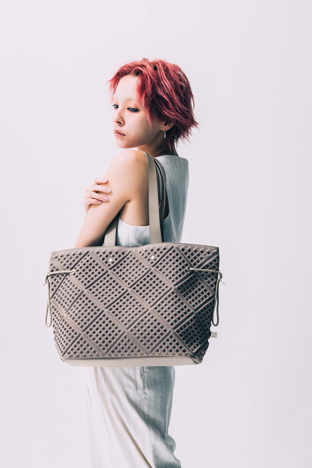 WAF-FUL TUCK TOTE (Black)