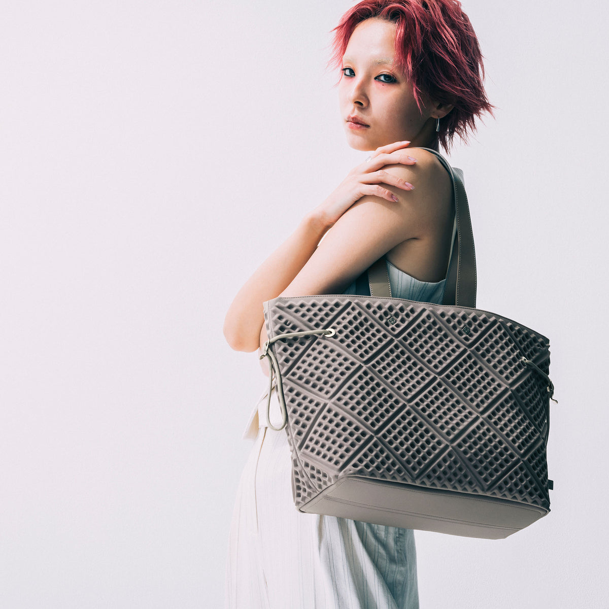 WAF-FUL TUCK TOTE (Black)