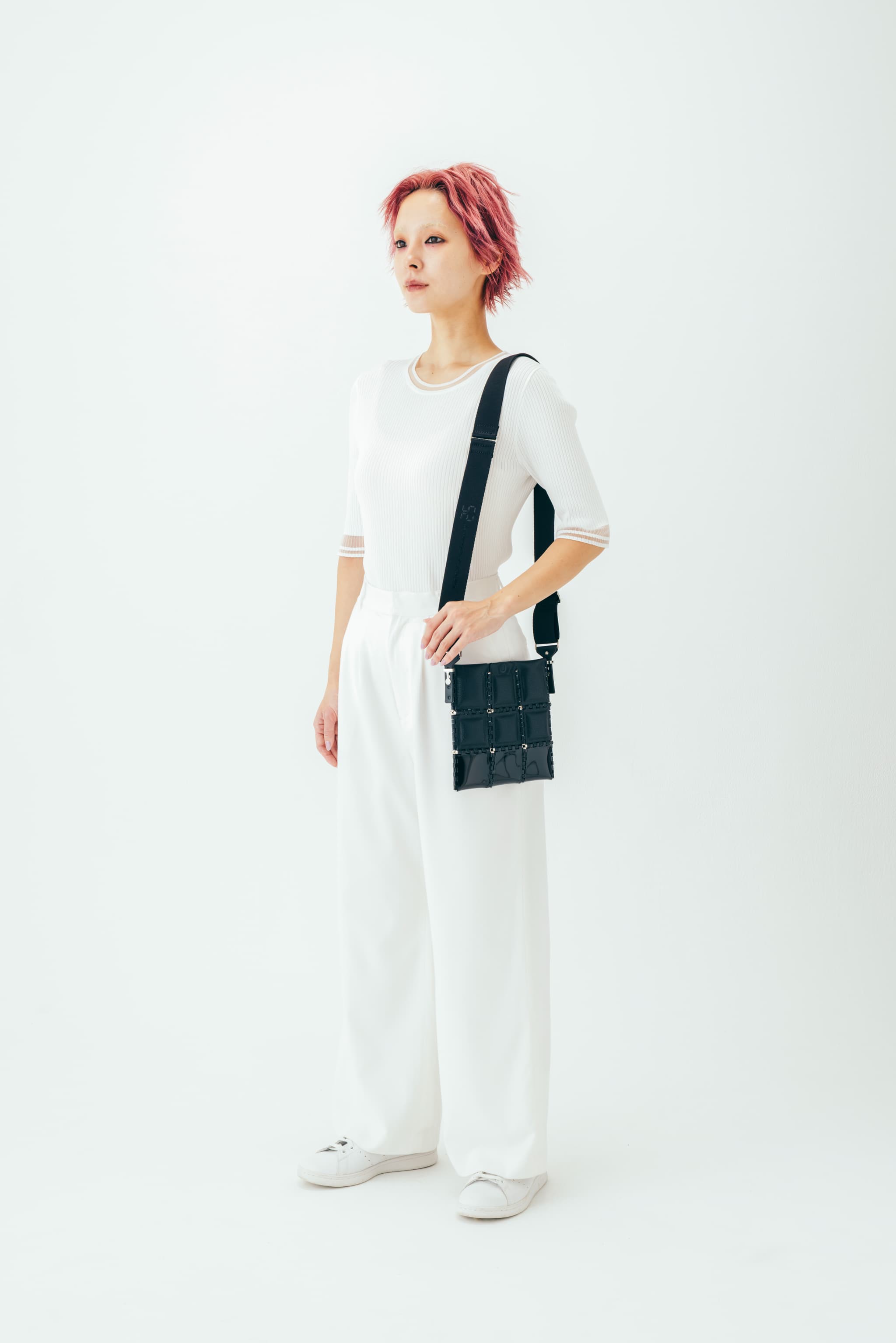 LINE GRID S (Black)