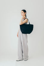 Load image into Gallery viewer, WAF-FUL TOWN TOTE (Black)