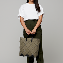 Load image into Gallery viewer, CANVAS TOTE(Khaki)